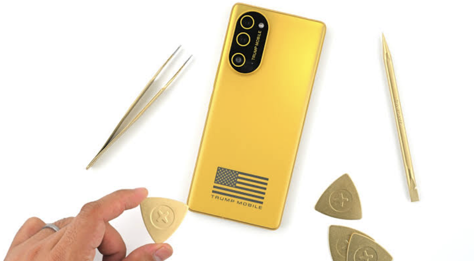 В iFixit изучили нашумевший смартфон Trump Mobile T1 и пришли к выводу, что это клон HTC U24 Pro