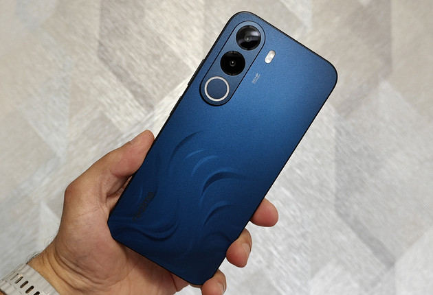 Базовый смартфон с батареей 8000 мАч: realme представил крутую новинку С100x за 17 000 рублей