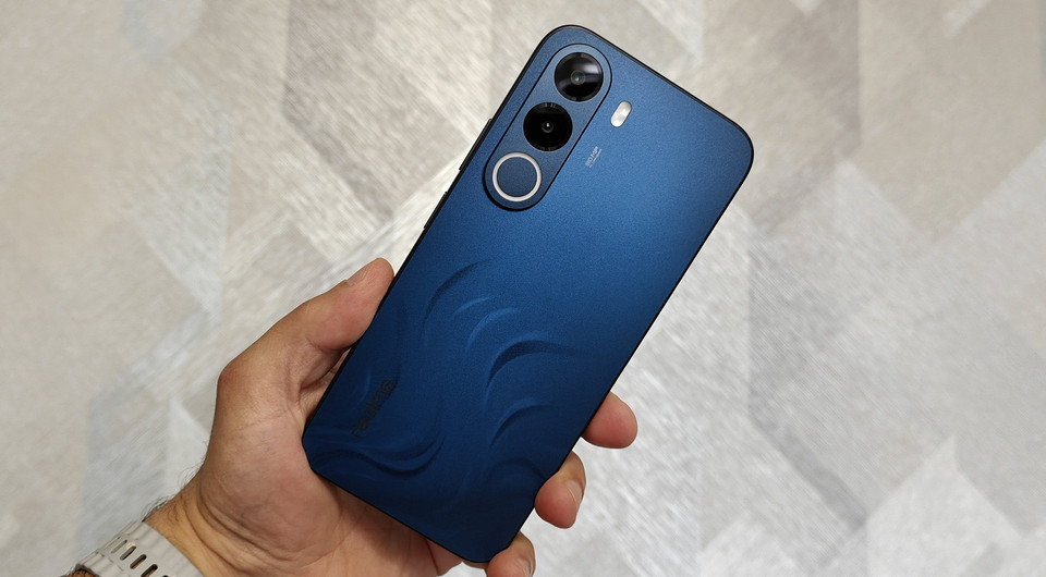 Базовый смартфон с батареей 8000 мАч: realme представил крутую новинку С100x за 17 000 рублей