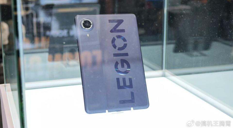 Lenovo показала новый игровой планшет Legion с RGB-подсветкой вокруг камеры