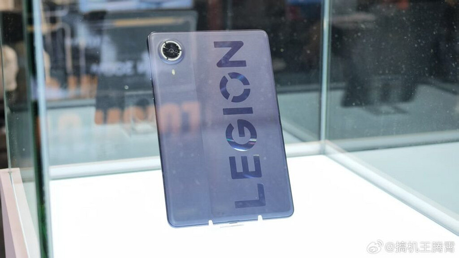 Lenovo показала новый игровой планшет Legion с RGB-подсветкой вокруг камеры