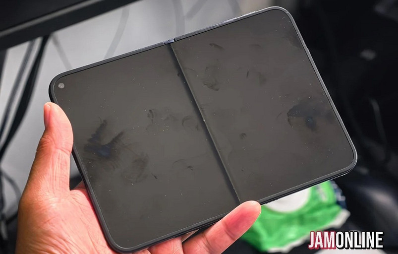 iPhone Ultra в чёрном цвете впервые показали вживую. Пока это муляж