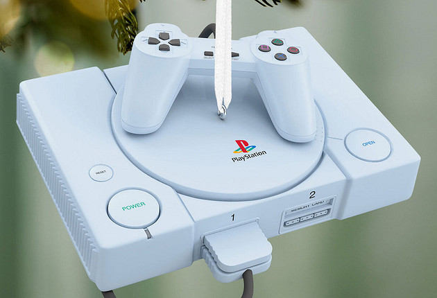 Hallmark представила елочную игрушку в виде первой PlayStation с фирменным звуком за $29