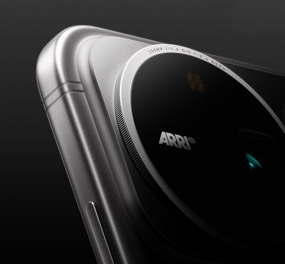 Дизайн HONOR Magic 9 раскрыт. Смартфон получит огромный блок камер и технологии ARRI