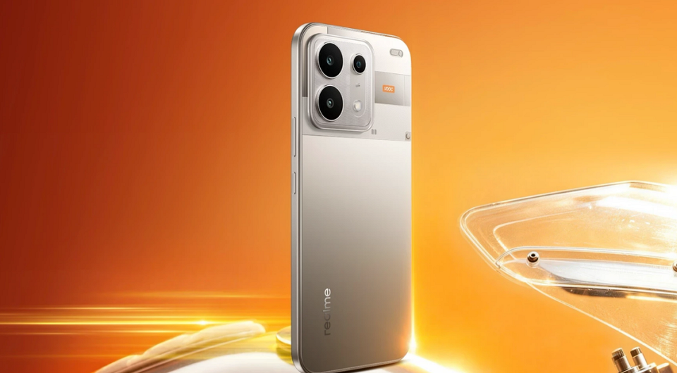 Стильный монстр автономности: вышел Realme P4s 5G с экраном 144 Гц и батареей на 8000 мАч