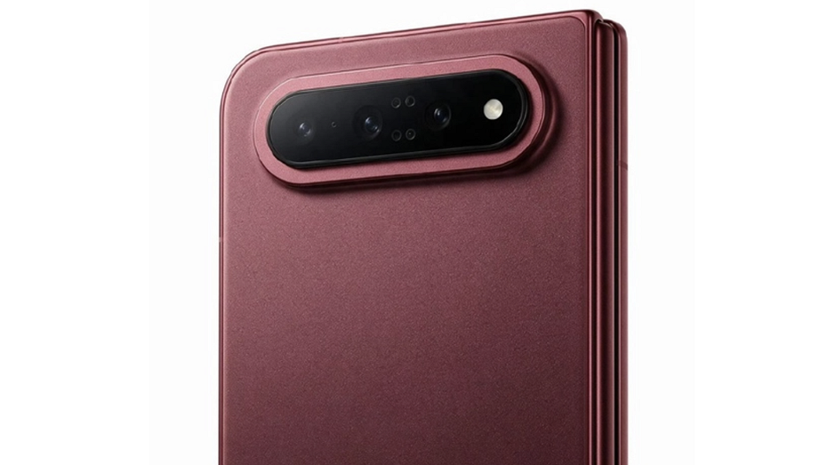 Флагман Xiaomi 18 Fold с гибким экраном показали на живых фото