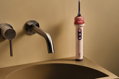 Вещь дня: зубная щетка Dyson CameraJet с камерой и ирригатором за $499